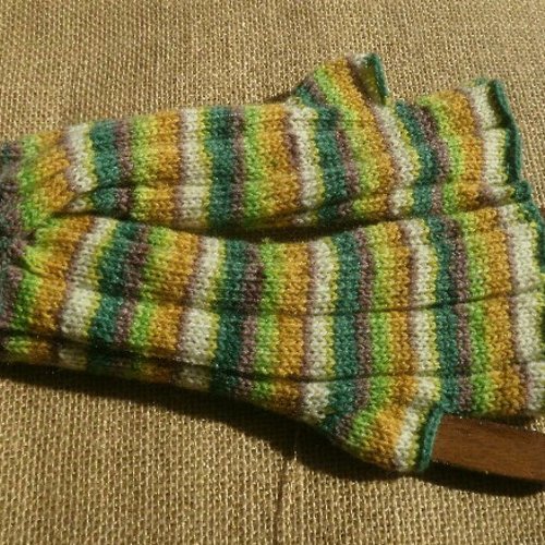 Mitaines tricotées main , dans un fil changeant multicolore , laine et polyamide