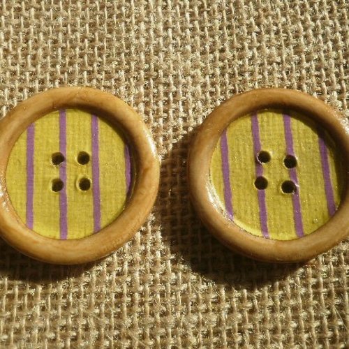 Lot de  2 boutons en bois teinté chêne doré , décorés de papiers fantaisies , diamètre 3,6 cm