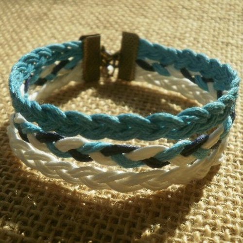 Bracelet  trois rangs en coton ciré tressé , coloris turquoise , blanc et marine ,  taille 18,5 cm