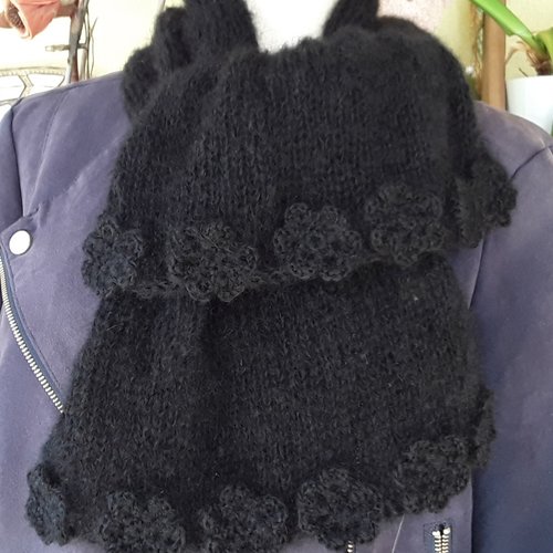 Echarpe en mohair , jersey et fleurs au crochet  , coloris noir