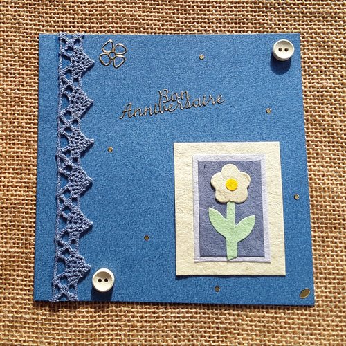 Carte carrée double "bon anniversaire" , coloris bleu foncé , décors fleurs + enveloppe