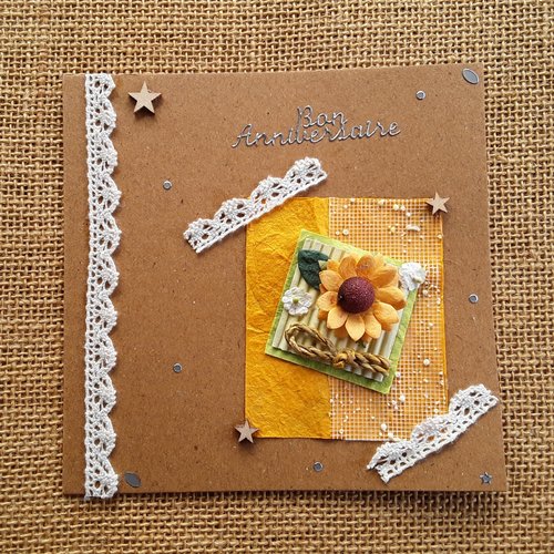 Carte carrée double "bon anniversaire"  , coloris beige kraft , décors fleur  + enveloppe