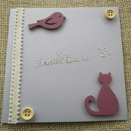 Carte carrée double "bon anniversaire" , couleur  parme , décors chat et oiseau  + enveloppe assortie