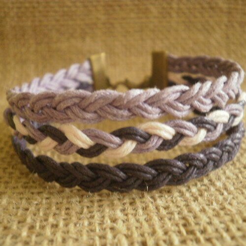 Bracelet  trois rangs en coton ciré tressé  , coloris violet , rose et mauve ,  taille 18 cm 