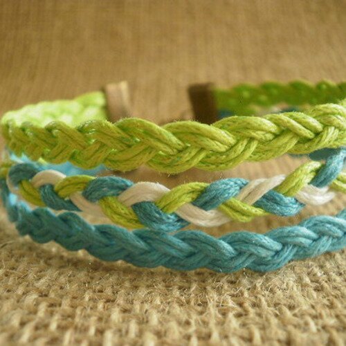 Bracelet  trois rangs en coton ciré tressé  , coloris turquoise , blanc et anis ,  taille 18 cm
