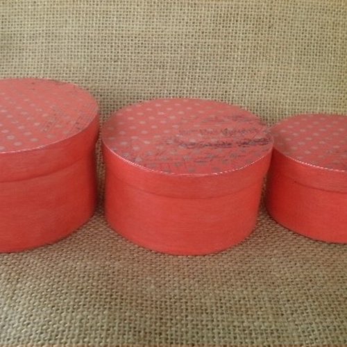 Lot de 3 boites gigognes en bois teinté coloris "fraise tagada"   , décorée de papier verni , trois tailles