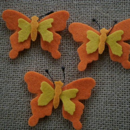 Lot de 3 papillons en feutrine  , coloris orange et jaune  , taille 7 / 5 cm