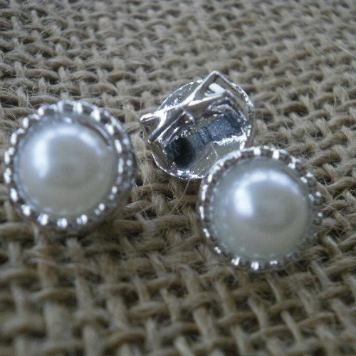 Lot de 3 perles passants rondes en métal argenté , demi perle ronde écrue  , taille 10 mm