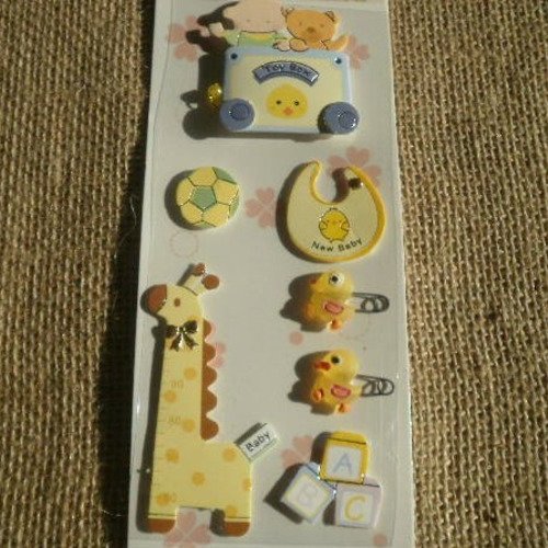 Planche de 7 stickers en carton  , thème "bébé" à dominante jaune