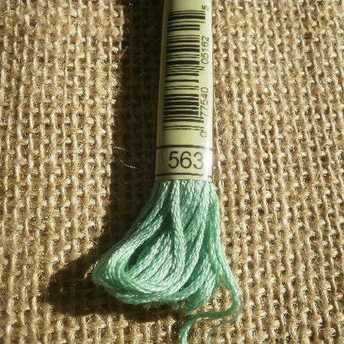 Echevette de fil mouliné  25 en coton  dmc ,  coloris 563 vert
