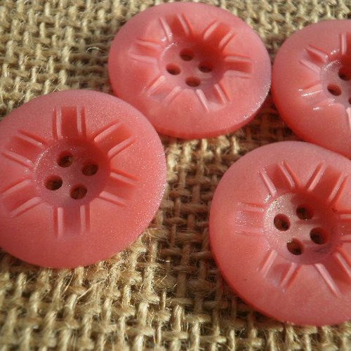 Lot de 4 boutons à quatre trous  ronds , coloris  rose bonbon , diamètre 23 mm