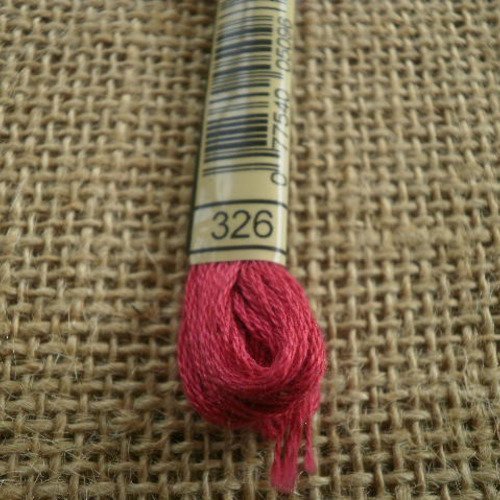 Echevette de fil mouliné  25 en coton  dmc ,  coloris 326 framboise