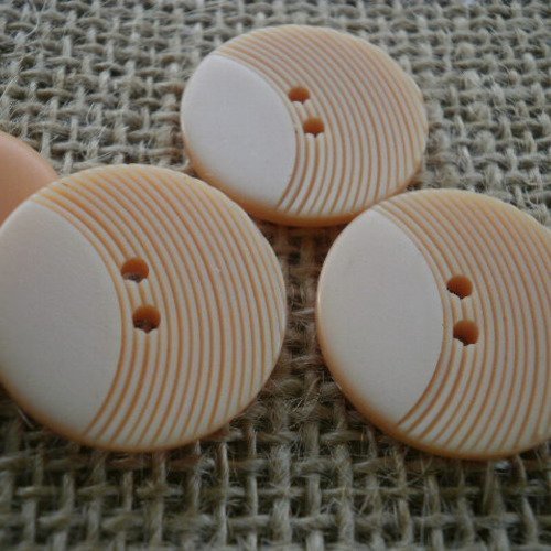 Lot de 4 boutons à deux trous  ronds en plastique , coloris saumon , diamètre 23 mm