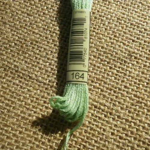 Echevette de fil mouliné  25 en coton  dmc ,  coloris 164 vert clair