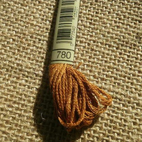 Echevette de fil mouliné  25 en coton  dmc ,  coloris 780 marron clair