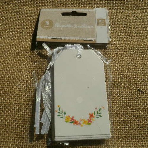 Sachet de 10 étiquettes tags   ,  coloris  blanc motif fleuri multicolore  , taille  8,5 x 5 cm
