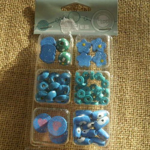 Lot de perles fantaisies en bois , différentes tailles et formes  , coloris  bleu