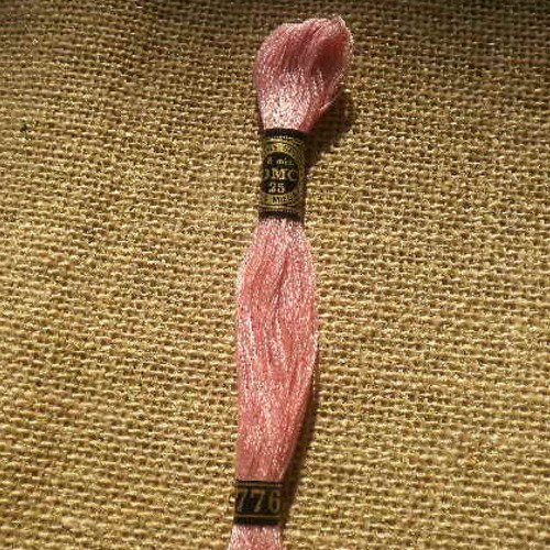 Echevette ancienne de fil mouliné  25 en coton  dmc ,  coloris 776 rose