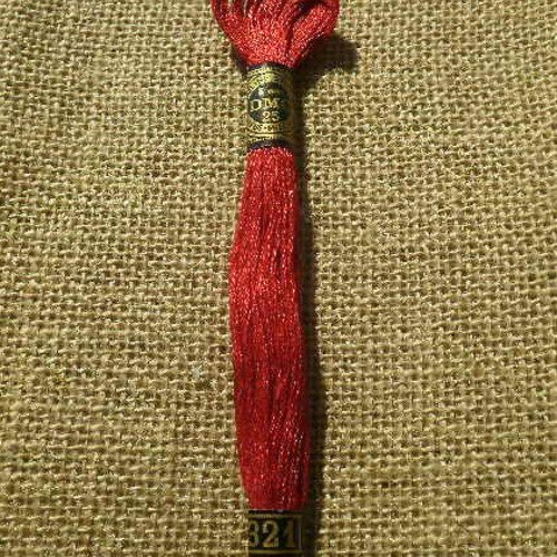 Echevette ancienne de fil mouliné  25 en coton  dmc ,  coloris 321 rouge