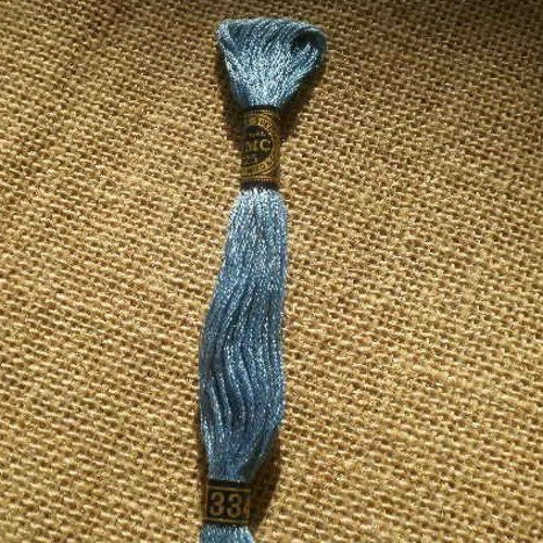 Echevette ancienne de fil mouliné  25 en coton  dmc ,  coloris 334 bleu