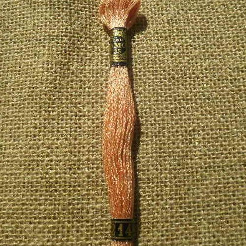 Echevette ancienne de fil mouliné  25 en coton  dmc ,  coloris 214 saumon