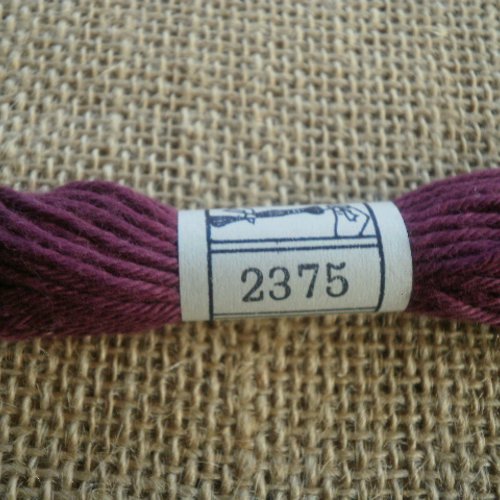 Echevette ancienne de coton à broder  retors dmc , numero 4 , coloris 2375 bordeaux 