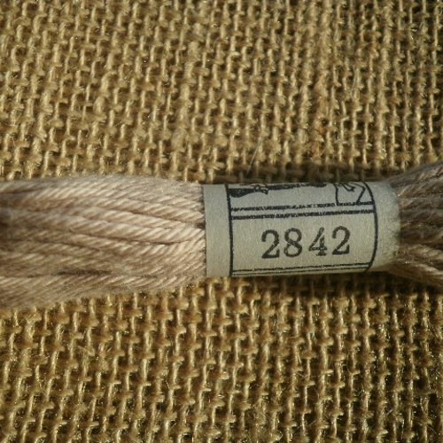 Echevette ancienne de coton à broder  retors dmc , numéro 4 , coloris 2842 beige rosé