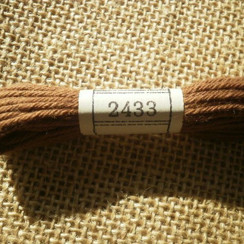 Echevette ancienne de coton à broder  retors dmc , numéro 4 , coloris 2433 marron 