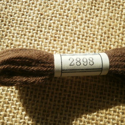 Echevette ancienne de coton à broder  retors dmc , numéro 4 , coloris 2898 marron 