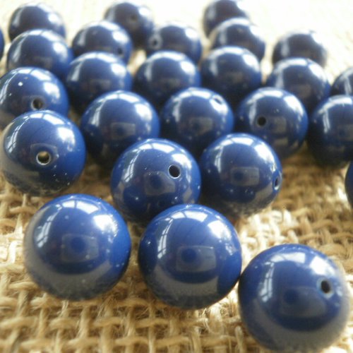 Perles rondes x 8 en plastique  , coloris bleu foncé , taille 10 mm 