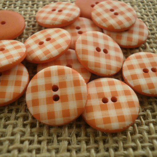 Boutons ronds x 2 en plastique à carreaux  , coloris orange et blanc , diamètre 15 mm