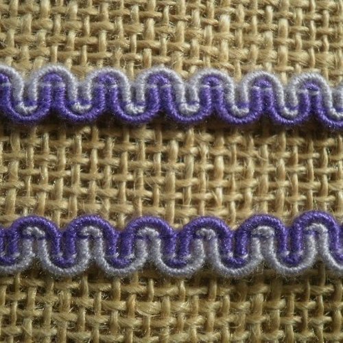 Galon en synthétique , coloris violet et mauve , largeur 8 mm