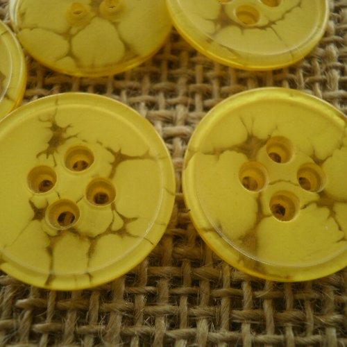Boutons ronds en plastique , coloris jaune , motif marbré , diamètre 22 mm