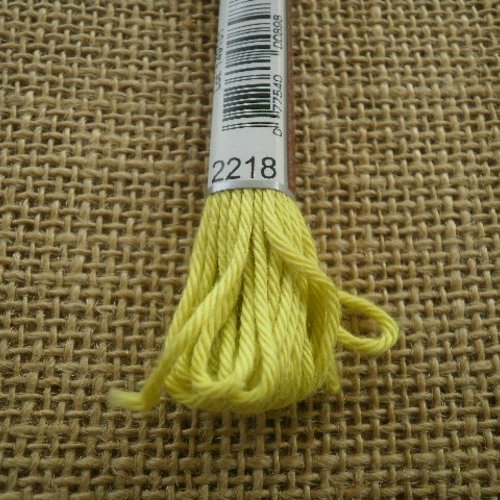 Echevette de coton à canevas  retors dmc , numéro 4  , coloris 2218 anis vif 