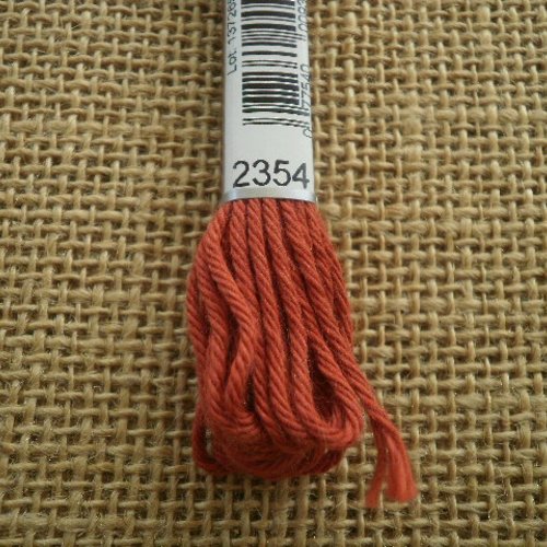 Echevette de coton à canevas  retors dmc , numéro 4  , coloris 2354 brique 