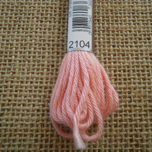 Echevette de coton à canevas retors dmc , numéro 4  , coloris 2104  rose 