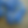 Boutons ronds x 2 , coloris bleu marbré avec une partie  transparente  paillettée , diamètre 18 mm