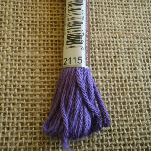 Echevette de coton à canevas retors dmc , numéro 4 , coloris 2115 violet 