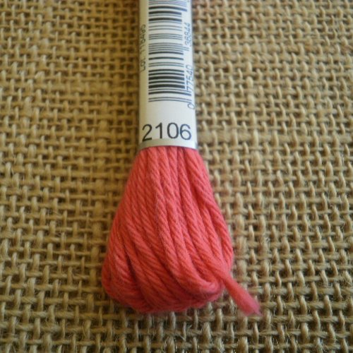 Echevette de coton à canevas retors dmc , numéro 4 , coloris 2106 corail 