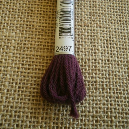 Echevette de coton à canevas retors dmc , numéro 4 , coloris 2497 bordeaux 