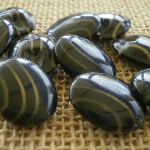 Boutons ovales en plastique , coloris noir à rayures dorées , taille 19/15 mm 