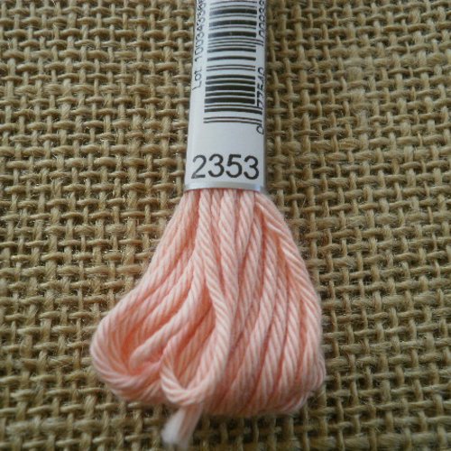 Echevette de coton à canevas retors dmc , numéro 4 , coloris 2353 saumon clair 