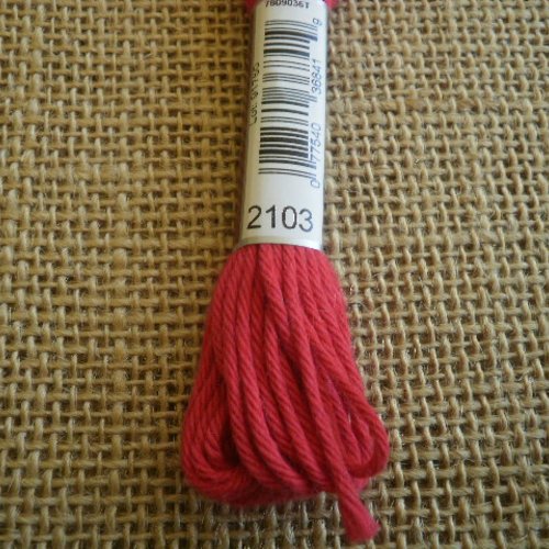 Echevette de coton à canevas retors dmc , numéro 4 , coloris 2103 rouge 