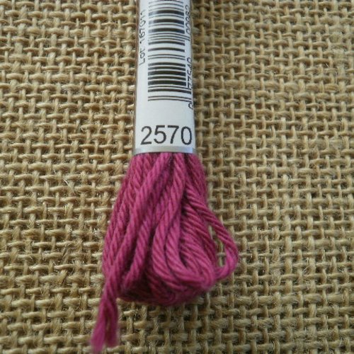 Echevette de coton à canevas retors dmc , numéro 4 , coloris 2570  bordeaux