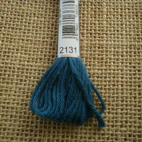 Echevette de coton à canevas retors dmc , numéro 4 , coloris 2131 bleu pétrole 