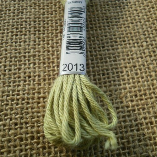 Echevette de coton à canevas retors dmc , numéro 4 , coloris 2013  vert amande