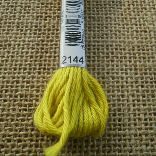 Echevette de coton à canevas retors dmc , numéro 4 , coloris 2144 pistache vif