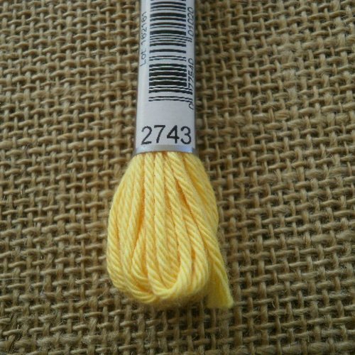 Echevette de coton à canevas retors dmc , numéro 4 , coloris 2743  jaune 