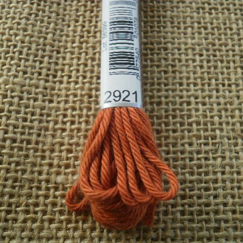Echevette de coton à canevas retors dmc , numéro 4 , coloris 2921 orange brique 