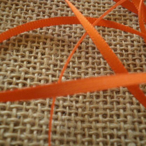 Deux mètres de ruban de satin , largeur 3 mm , coloris orange vif 